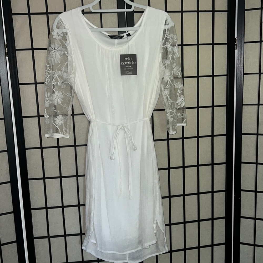 White spring lace sleeve dress. Size Medium
